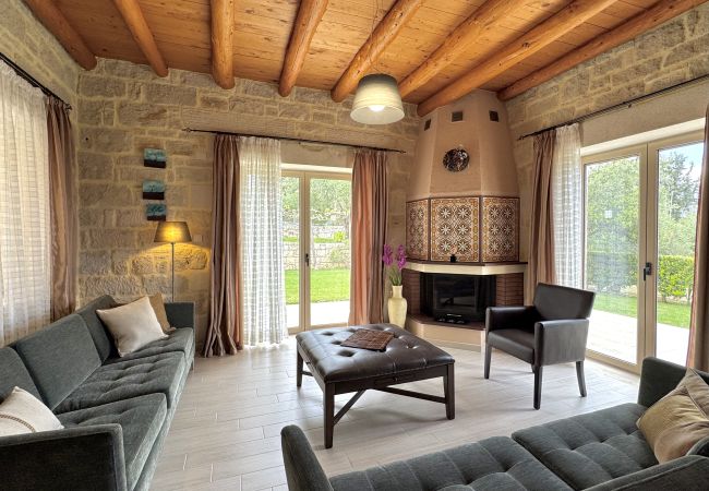 Villa in Vrises - Villa Olivia Villa in Vrises - Villa Olivia