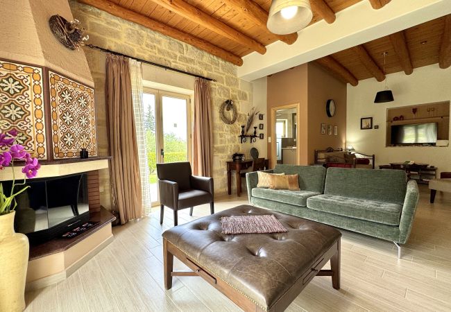 Villa in Vrises - Villa Olivia Villa in Vrises - Villa Olivia