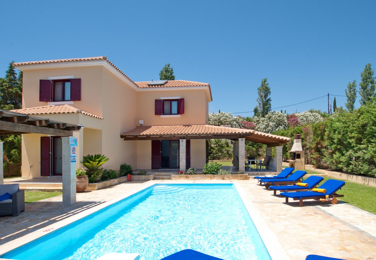 Wonderfully secluded garden with covered terraces