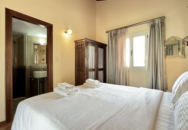 Villa in Vrises - Villa Avra Villa in Vrises - Villa Avra