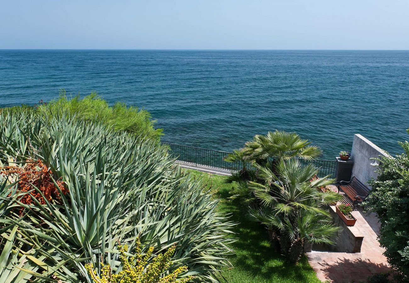 Apartment Torre Archirafi, garden, sea view