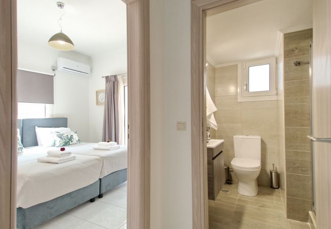 Villa in Megala Chorafia - Villa Nikos Villa in Megala Chorafia - Villa Nikos