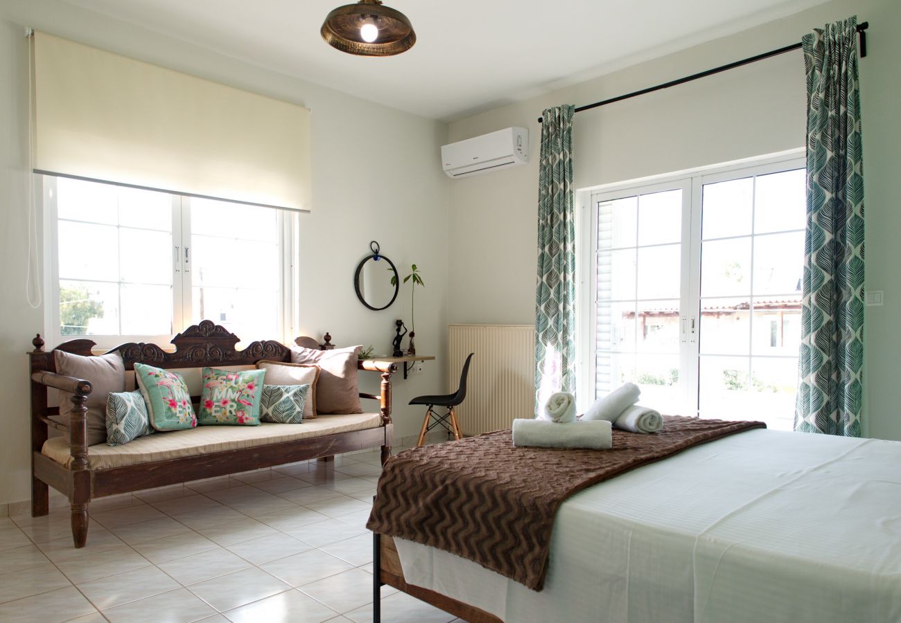 Apostolis Beach House, bedroom