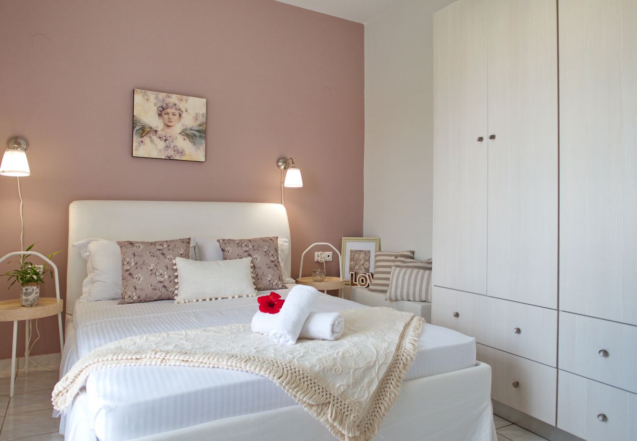 Apostolis Beach House, bedroom