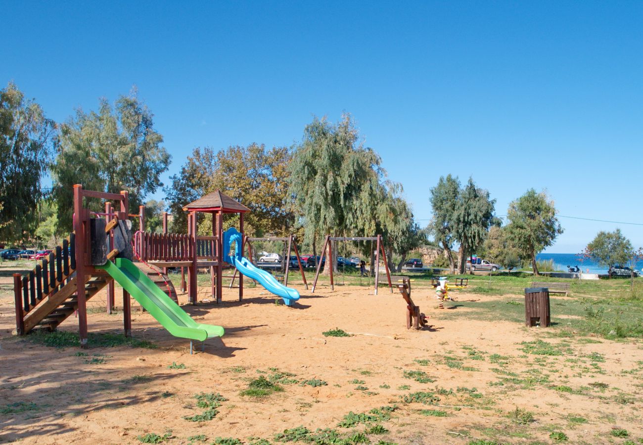 Apostolis Beach House, local playground