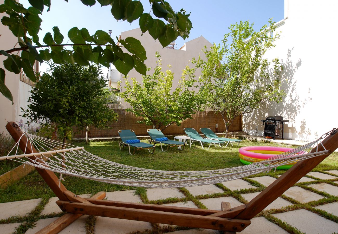 Apostolis Beach House, hammock, garden