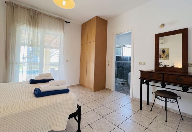 Villa in Spartia - Villa Hephaestus Villa in Spartia - Villa Hephaestus