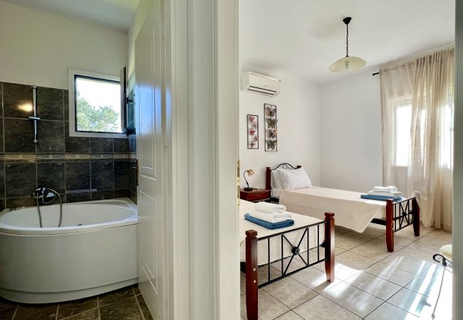 Villa in Spartia - Villa Hephaestus Villa in Spartia - Villa Hephaestus