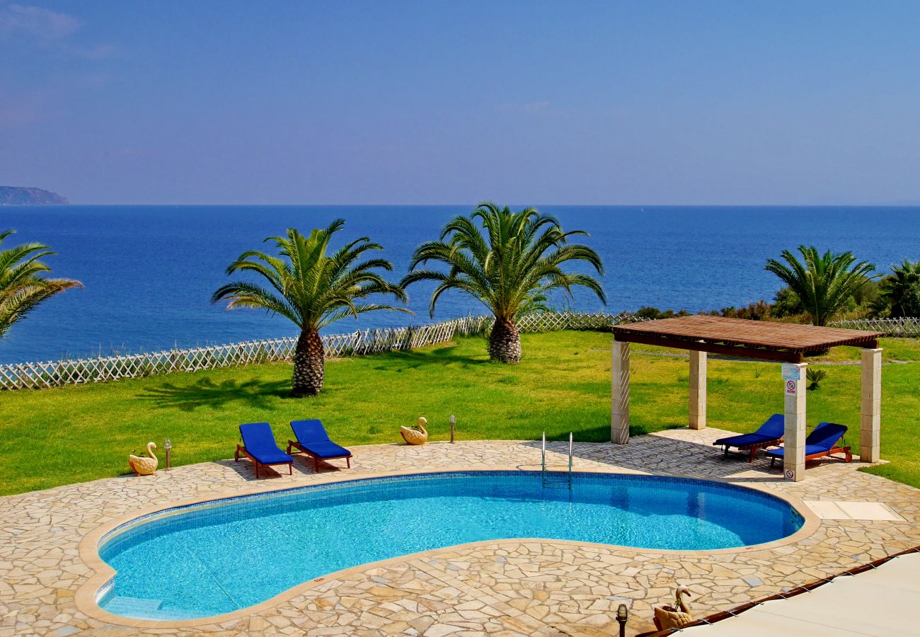 Swimming pool with ample sun loungers and pergolas for shade