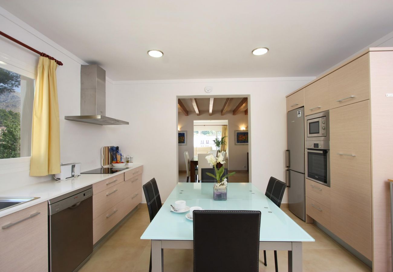 Villa Medina, kitchen