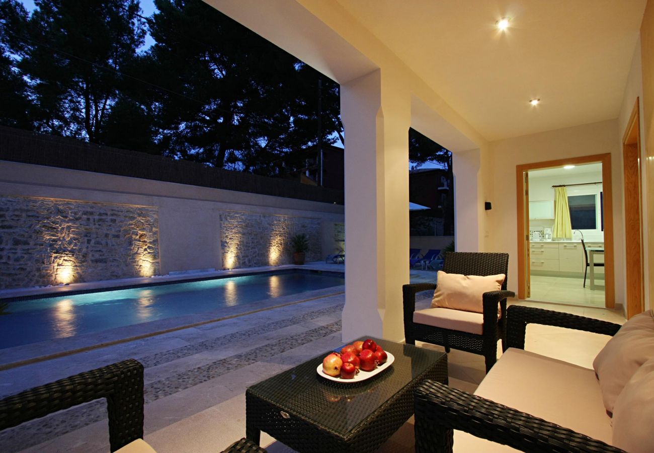 Villa Medina, swimming pool at night, terrace