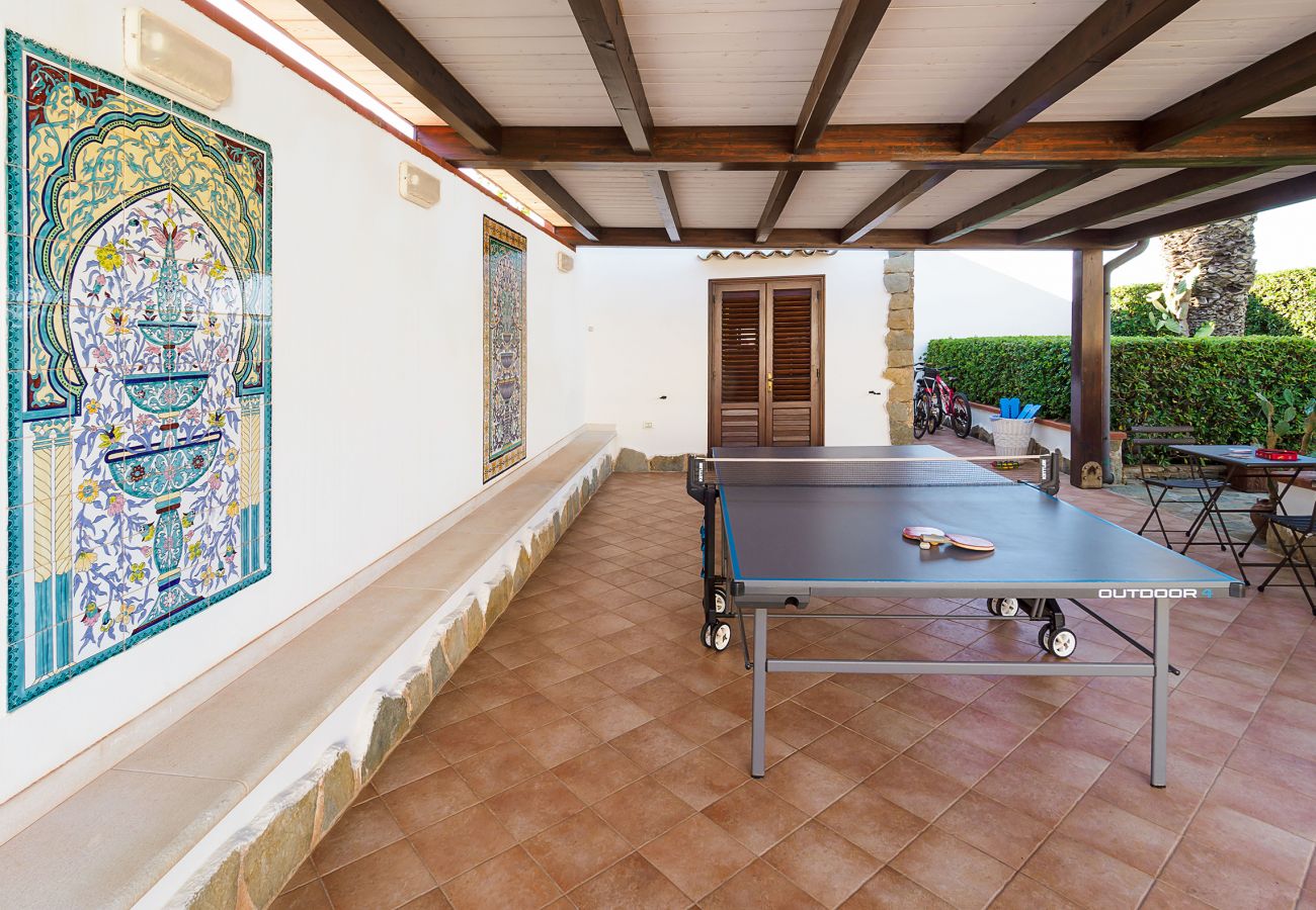 Cala Machina, covered terrace, ping pong table
