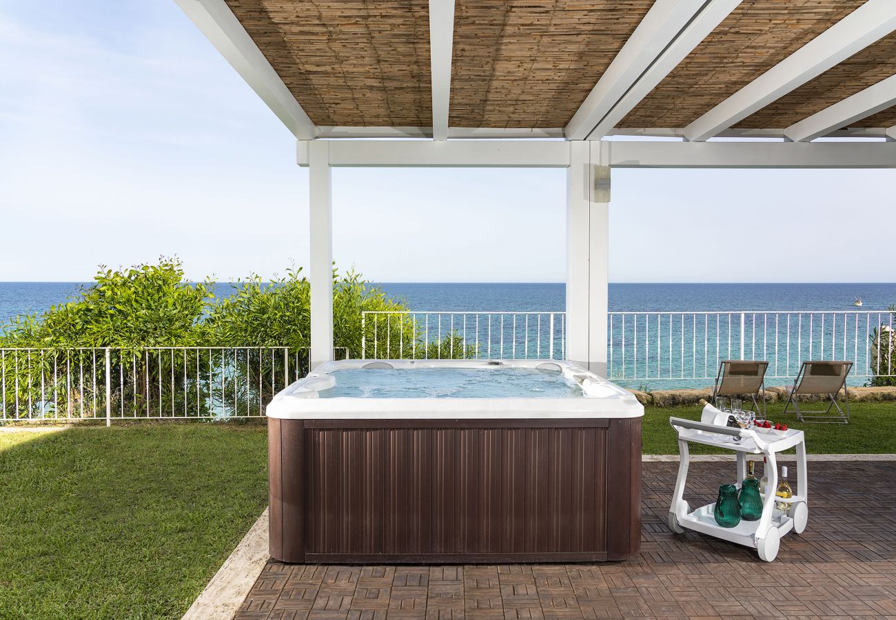 Villa Stella Maris, Noto, Sicily, sea view jacuzzi