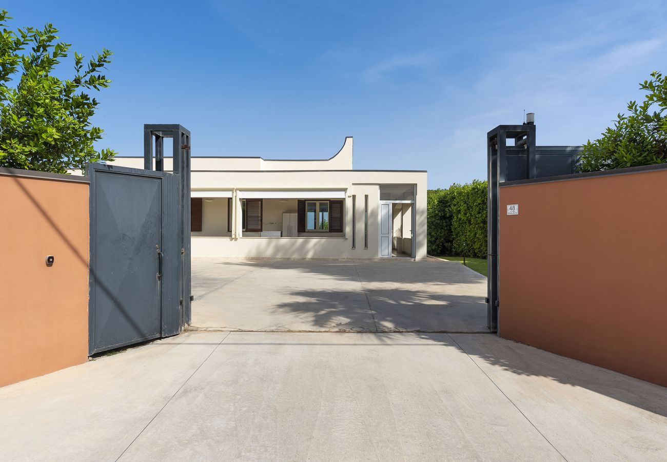 Villa Stella Maris, Noto, Sicily, gated entrance