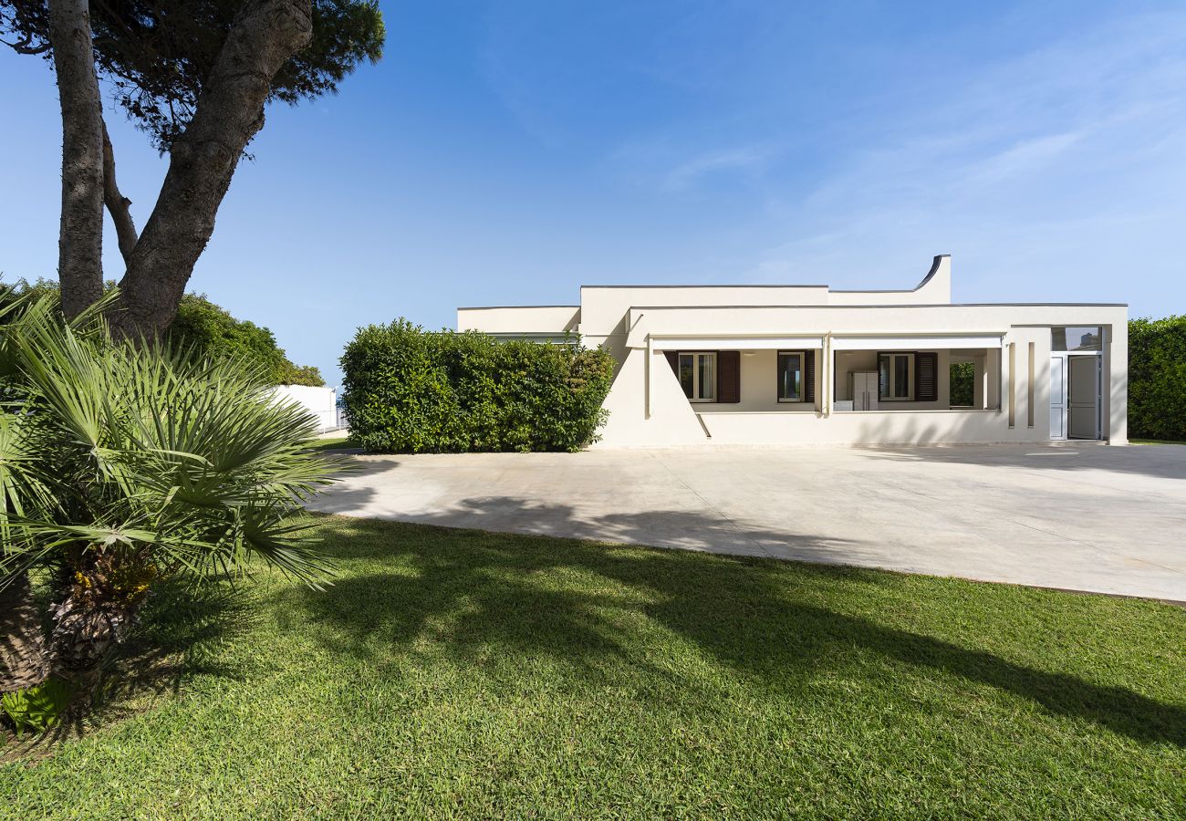 Villa Stella Maris, Noto, Sicily, exterior parking