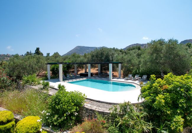 Villa in Almyrida - Villa Nynemia Villa in Almyrida - Villa Nynemia
