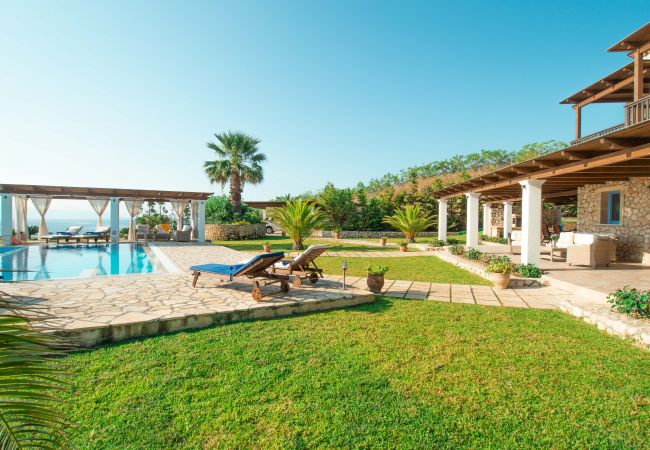 Villa in Spartia - Villa Odysseus Villa in Spartia - Villa Odysseus