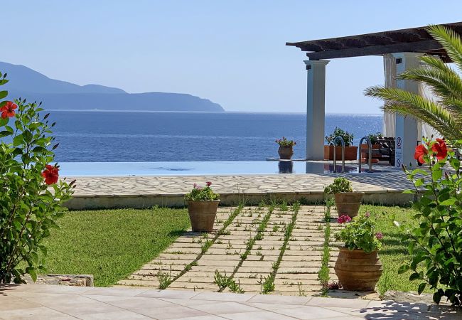 Villa in Spartia - Villa Odysseus Villa in Spartia - Villa Odysseus