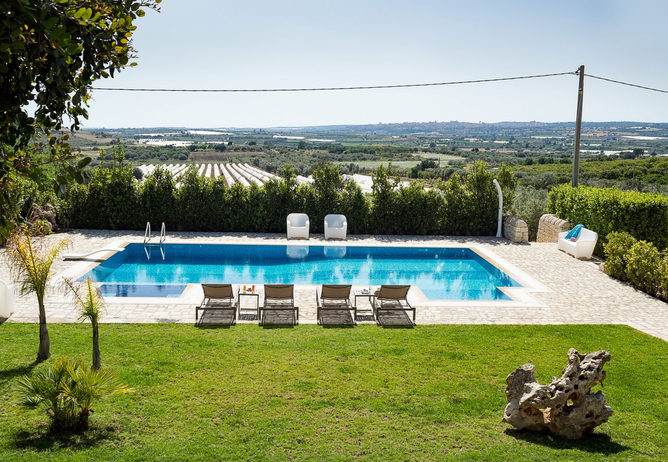 Villa Dora, swimming pool, garden