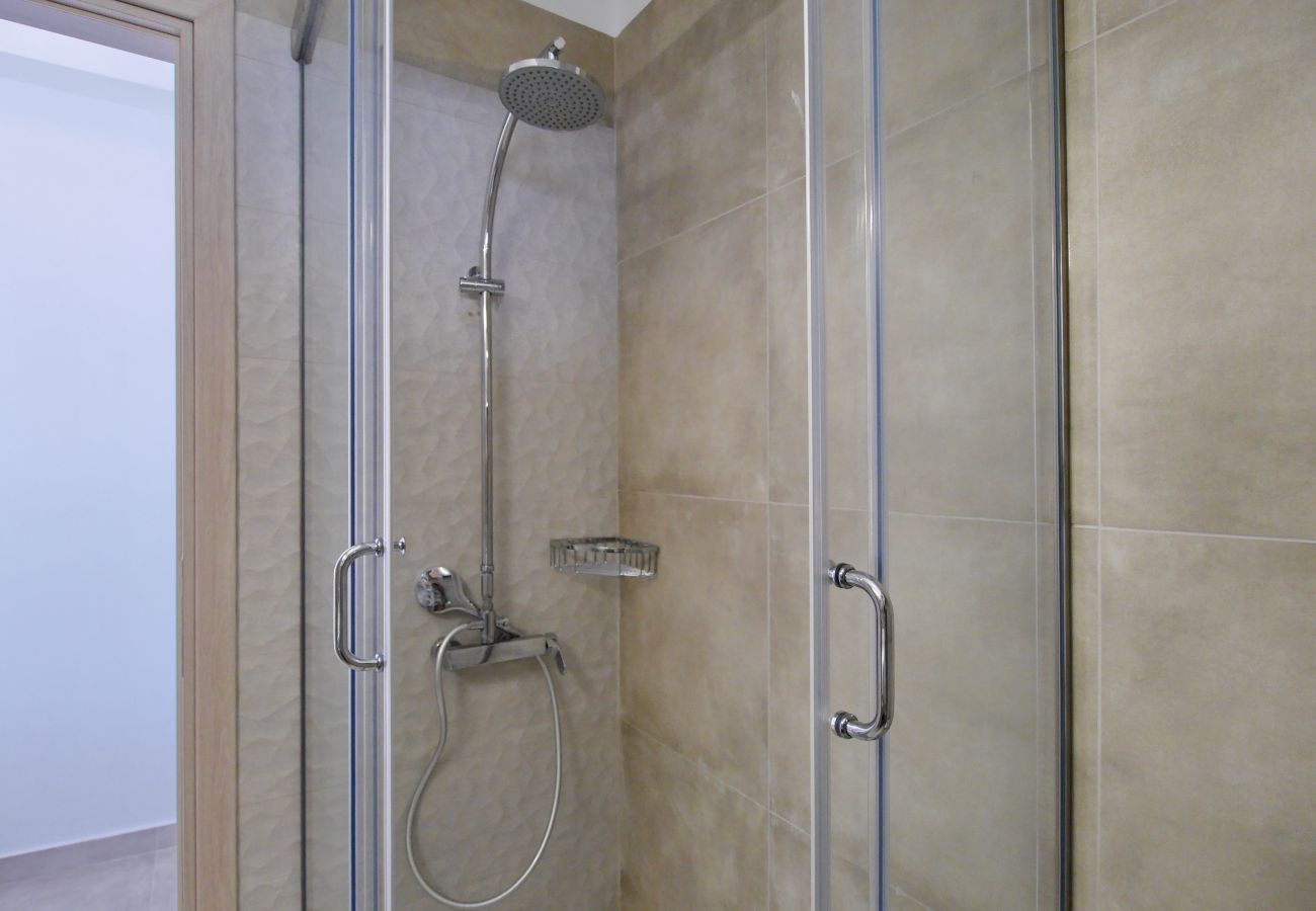 Shower room of ground floor double bedroom at Villa Kalypso