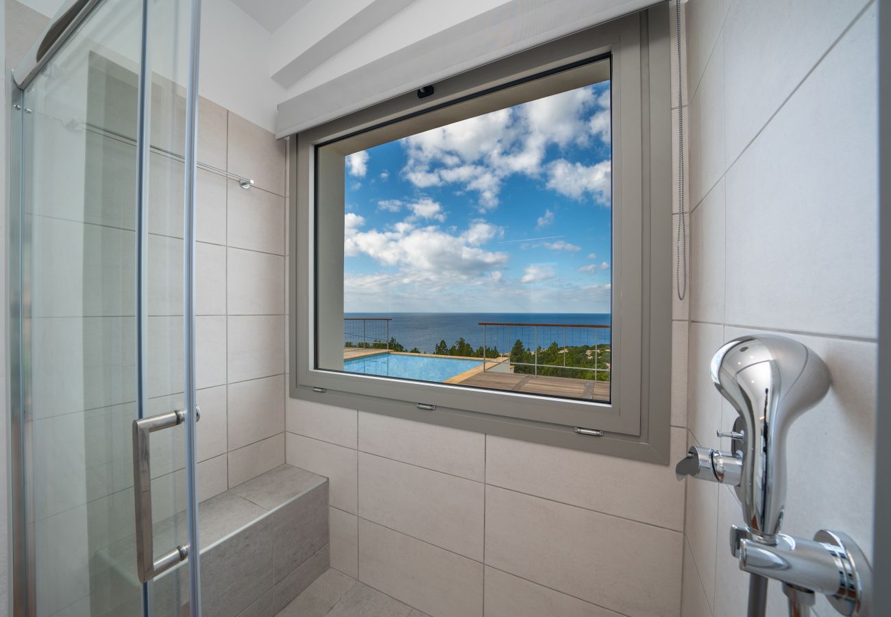 Alaties Beach Villa, bathroom, sea view