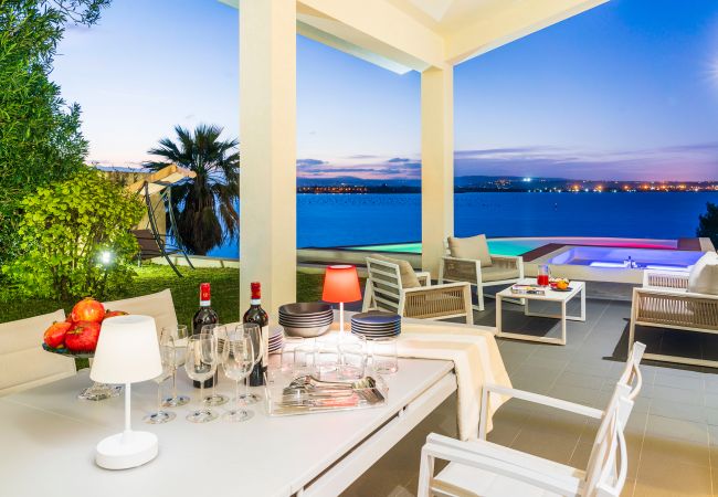 Villa in Syracuse - Villa Artemare Villa in Syracuse - Villa Artemare